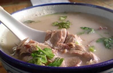 羊肉汤滋补无膻味，厨师长亲授几招，羊肉嫩滑醇香