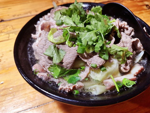 冬日暖心之选 一碗热气腾腾的羊肉米粉